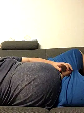 Snapshot of Derbaer1990 chatting on 11-06-25, 08:21 Derbaer1990 online show from 11-06-25, 08:21