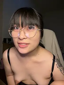 Snapshot of 214Jun chatting on 10-14-25, 03:46 214Jun online show from 10-14-25, 03:46