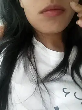 Snapshot of saraaxx1 chatting on 10-08-25, 04:04 saraaxx1 online show from 10-08-25, 04:04