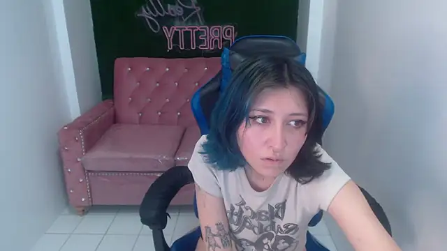 Snapshot of lissacatty_t chatting on 03-06-25, 10:04 lissacatty t online show from 03-06-25, 10:04
