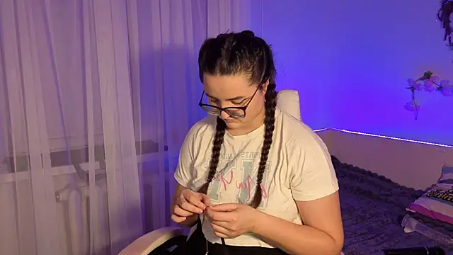 MiraLuccian online show from 09-21-25, 07:59