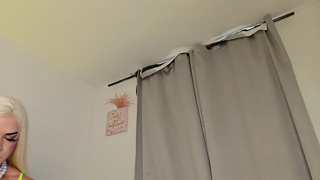 isahilton1 online show from 10-22-25, 06:18