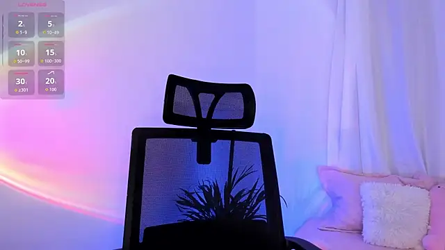 Snapshot of Hi_Soyfer chatting on 10-27-25, 03:38 Hi Soyfer online show from 10-27-25, 03:38