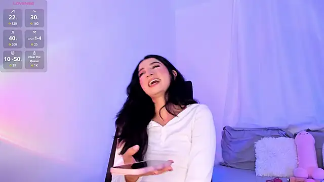 Snapshot of Hi_Soyfer chatting on 12-15-25, 11:53 Hi Soyfer online show from 12-15-25, 11:53