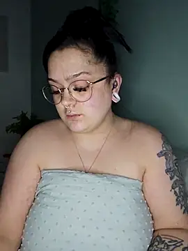 Saucy-Serenity online show from 04-28-26, 03:44