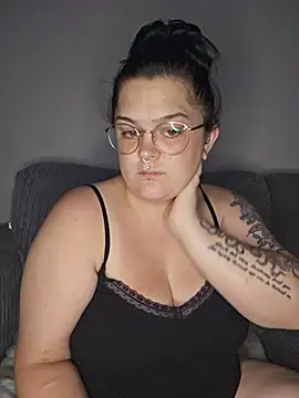 Snapshot of Saucy-Serenity chatting on 07-12-26, 10:34 Saucy-Serenity online show from 07-12-26, 10:34