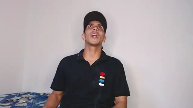 Monkey uchiha777 online show from 12-18-25, 10:38