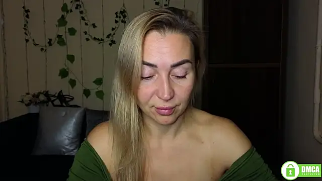 Snapshot of Kiss_julli88I chatting on 11-11-25, 06:30 Kiss julli88I online show from 11-11-25, 06:30