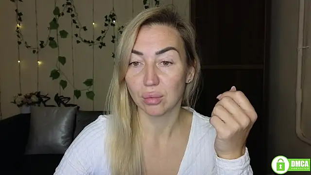 Snapshot of Kiss_julli88I chatting on 11-14-25, 06:23 Kiss julli88I online show from 11-14-25, 06:23