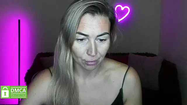 Snapshot of Kiss_julli88I chatting on 11-15-25, 06:22 Kiss julli88I online show from 11-15-25, 06:22