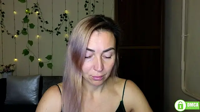 Snapshot of Kiss_julli88I chatting on 11-21-25, 06:28 Kiss julli88I online show from 11-21-25, 06:28