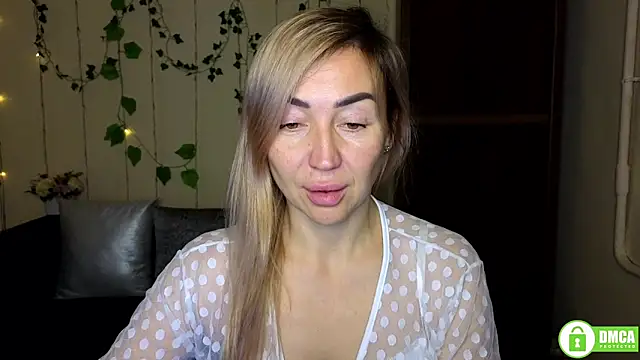 Snapshot of Kiss_julli88I chatting on 12-04-25, 06:27 Kiss julli88I online show from 12-04-25, 06:27