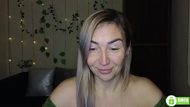 Snapshot of Kiss_julli88I chatting on 12-16-25, 06:35 Kiss julli88I online show from 12-16-25, 06:35