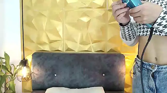 Small Hot19 online show from 03-20-25, 03:25