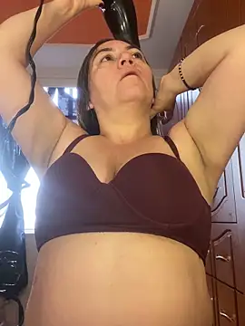 Luna-nevada online show from 04-18-26, 05:06