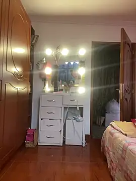 Luna-nevada online show from 04-25-26, 02:03