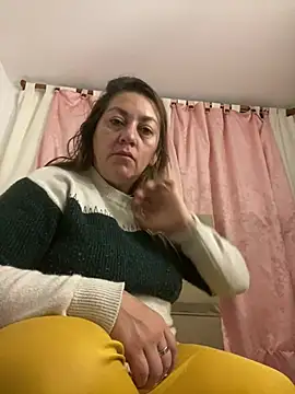 Snapshot of Luna-nevada chatting on 06-18-26, 10:19 Luna-nevada online show from 06-18-26, 10:19