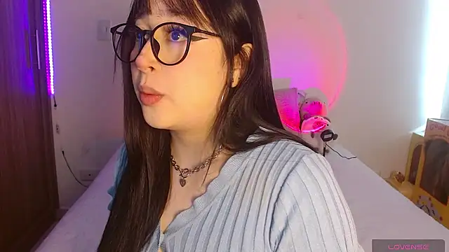 Oliviargf online show from 06-24-26, 01:43