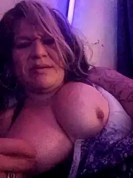 Snapshot of deedeelove82 chatting on 12-20-25, 12:45 deedeelove82 online show from 12-20-25, 12:45