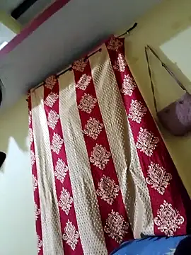 Snapshot of GraphicPriya2001 chatting on 11-11-25, 10:37 GraphicPriya2001 online show from 11-11-25, 10:37