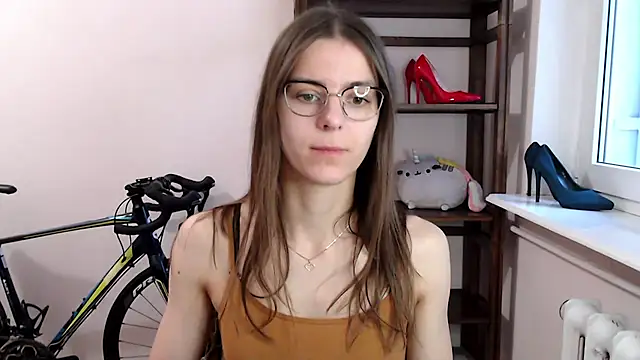 Snapshot of love_megi chatting on 12-20-25, 07:26 love megi online show from 12-20-25, 07:26