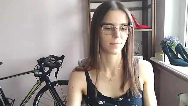 Snapshot of love_megi chatting on 02-05-26, 02:33 love megi online show from 02-05-26, 02:33