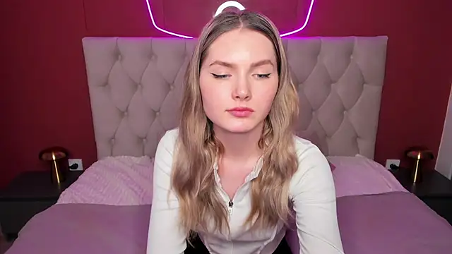 Snapshot of EvelineAmore chatting on 03-19-25, 02:13 EvelineAmore online show from 03-19-25, 02:13