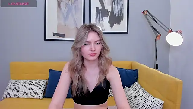 Snapshot of EvelineAmore chatting on 03-22-25, 12:04 EvelineAmore online show from 03-22-25, 12:04