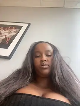 Snapshot of BadbitchK chatting on 03-06-25, 01:24 BadbitchK online show from 03-06-25, 01:24