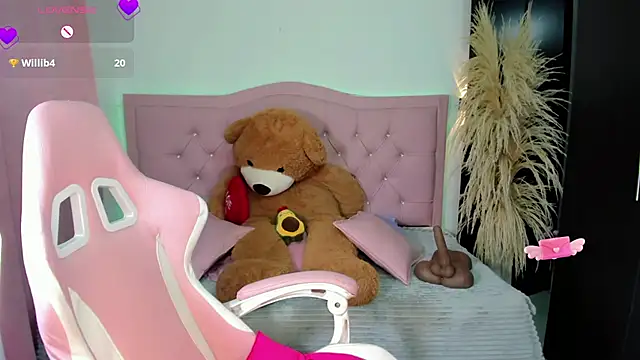 Snapshot of Ashley_dolll chatting on 02-17-26, 10:16 Ashley dolll online show from 02-17-26, 10:16