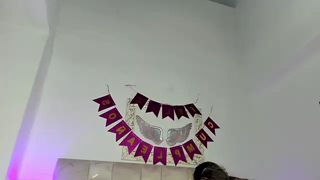 Lola Blondie online show from 12-16-25, 12:32