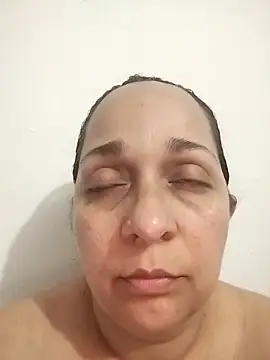 Snapshot of xxx_luluu chatting on 10-29-25, 12:18 xxx luluu online show from 10-29-25, 12:18