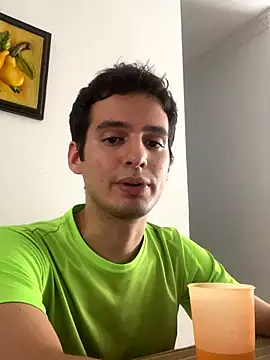 Snapshot of Thiagobb7 chatting on 10-31-25, 06:31 Thiagobb7 online show from 10-31-25, 06:31