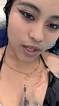 Snapshot of bella_warzon chatting on 05-16-26, 09:57 bella warzon online show from 05-16-26, 09:57