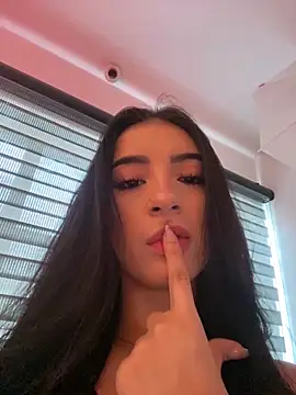 Snapshot of MagieeThomson chatting on 11-05-25, 11:32 MagieeThomson online show from 11-05-25, 11:32