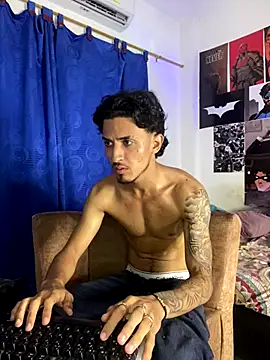 Snapshot of Zayn_kane chatting on 10-31-25, 12:33 Zayn kane online show from 10-31-25, 12:33