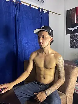 Snapshot of Zayn_kane chatting on 11-14-25, 04:00 Zayn kane online show from 11-14-25, 04:00