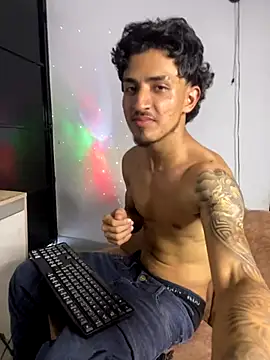 Snapshot of Zayn_kane chatting on 11-14-25, 07:01 Zayn kane online show from 11-14-25, 07:01