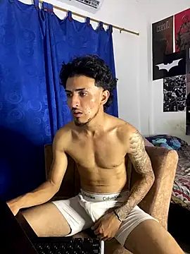 Snapshot of Zayn_kane chatting on 11-21-25, 12:21 Zayn kane online show from 11-21-25, 12:21