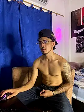 Snapshot of Zayn_kane chatting on 12-16-25, 12:37 Zayn kane online show from 12-16-25, 12:37