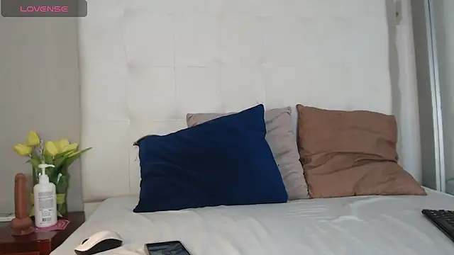 willow smitt online show from 12-19-25, 12:01