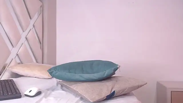 willow smitt online show from 04-19-26, 06:21