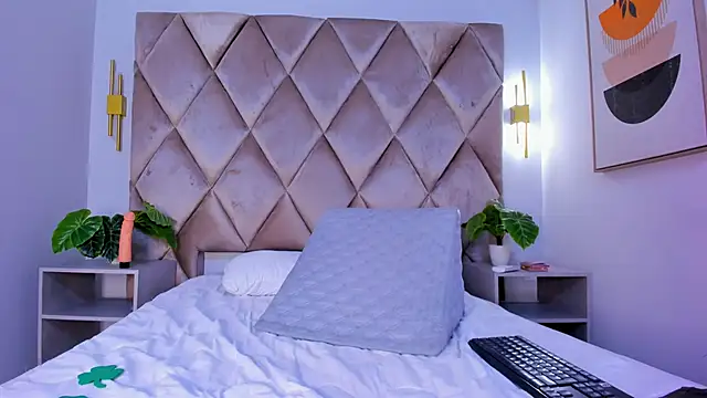 lucianasmith  online show from 03-17-25, 04:22