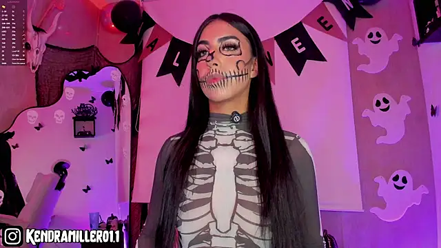 Kendramillerr 1 online show from 10-20-25, 03:07