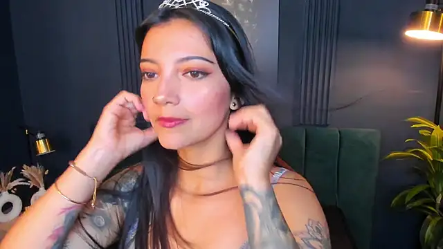 Snapshot of roxy_hell chatting on 03-10-25, 07:07 roxy hell online show from 03-10-25, 07:07