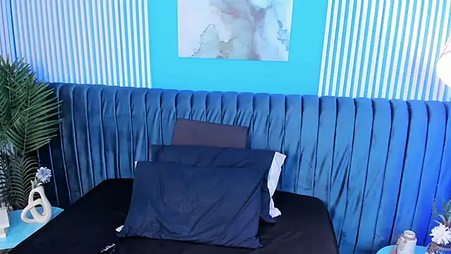 Snapshot of roxy_hell chatting on 09-14-25, 12:15 roxy hell online show from 09-14-25, 12:15