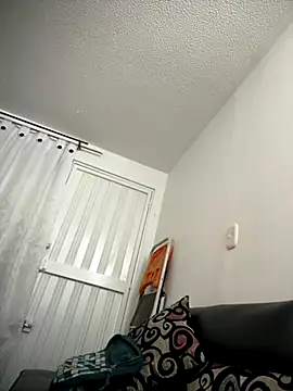 Snapshot of VictoriaGerard_Pink chatting on 10-27-25, 12:15 VictoriaGerard Pink online show from 10-27-25, 12:15