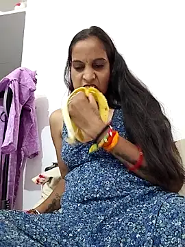 Snapshot of Hotty-Nidhi chatting on 10-05-25, 07:28 Hotty-Nidhi online show from 10-05-25, 07:28