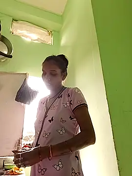 Snapshot of Hotty-Nidhi chatting on 10-20-25, 04:57 Hotty-Nidhi online show from 10-20-25, 04:57