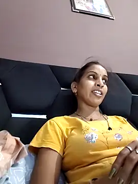 Snapshot of Hotty-Nidhi chatting on 05-18-26, 05:08 Hotty-Nidhi online show from 05-18-26, 05:08